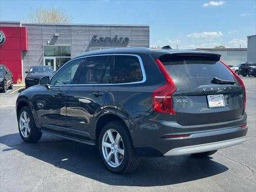 2022 Volvo XC90 T5 Momentum