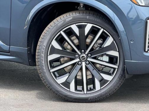 2025 Volvo XC90 Plug-In Hybrid T8 Plus 7-Seater