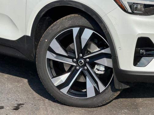 2026 Volvo XC40 B5 Ultra