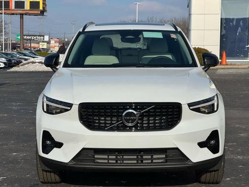 2026 Volvo XC40 B5 Ultra