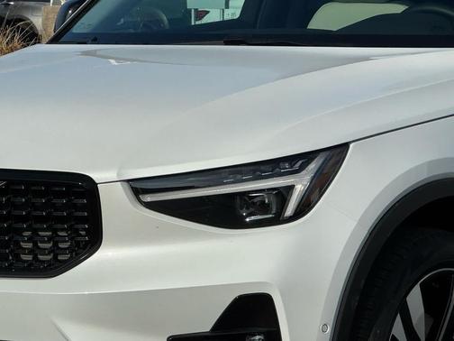 2026 Volvo XC40 B5 Ultra