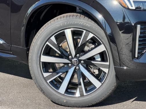 2026 Volvo XC90 B6 Core