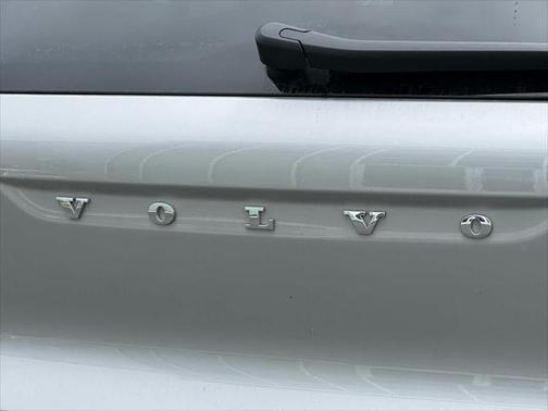 2025 Volvo XC40 B5 Ultra Bright Theme