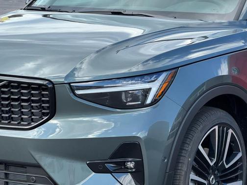 2026 Volvo XC40 B5 Ultra