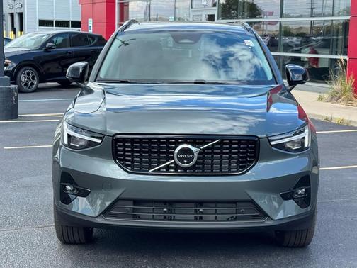 2026 Volvo XC40 B5 Ultra