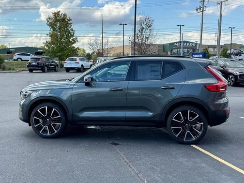 2026 Volvo XC40 B5 Ultra
