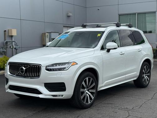 Crystal White Metallic 2023 Volvo XC90 B5 Core
