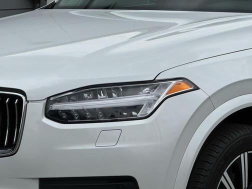 Crystal White Metallic 2023 Volvo XC90 B5 Core