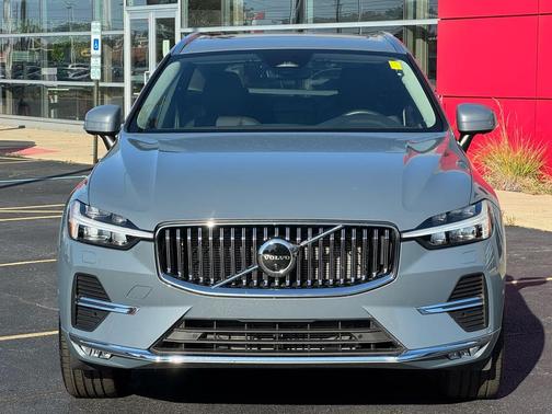 2023 Volvo XC60 B5 Plus Bright Theme