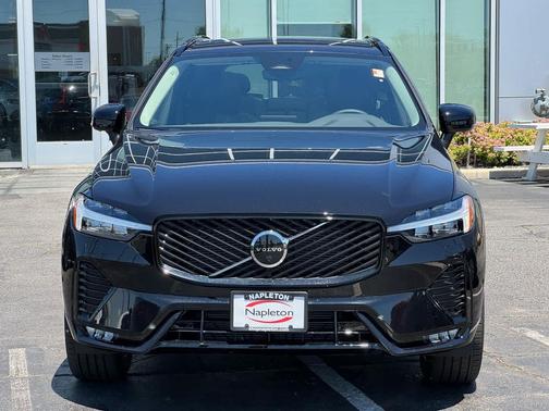 Onyx Black Metallic 2026 Volvo XC60 B5 Plus