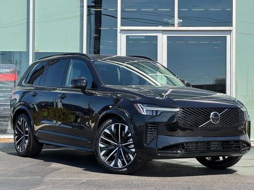 2026 Volvo XC90 B6 Ultra Dark Theme 6-Seater