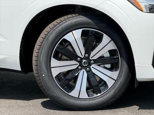 2025 Volvo XC60 Plug-In Hybrid T8 Core
