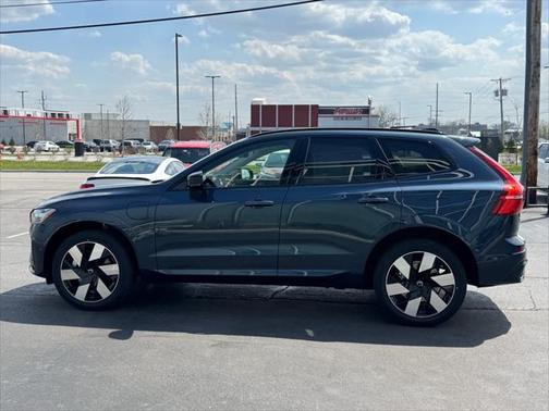 2025 Volvo XC60 Plug-In Hybrid T8 Plus