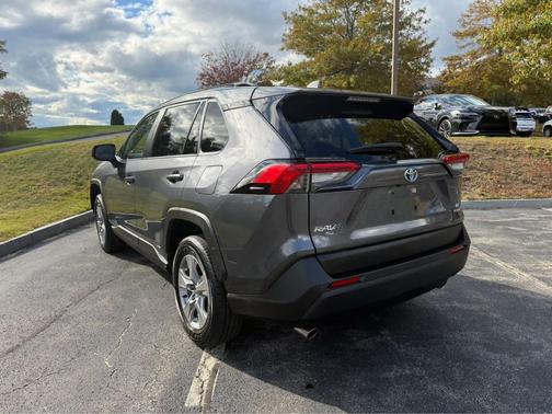 2022 Toyota RAV4 Hybrid LE