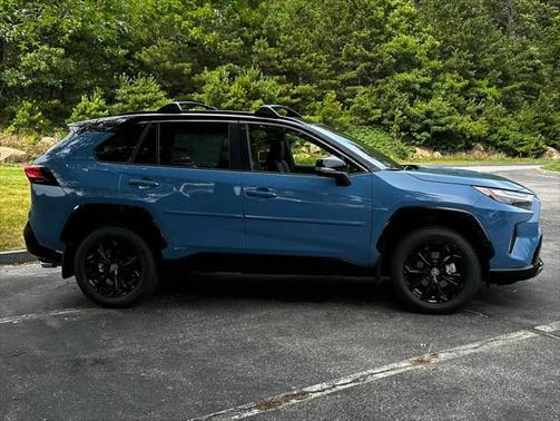 2025 Toyota RAV4 Hybrid SE