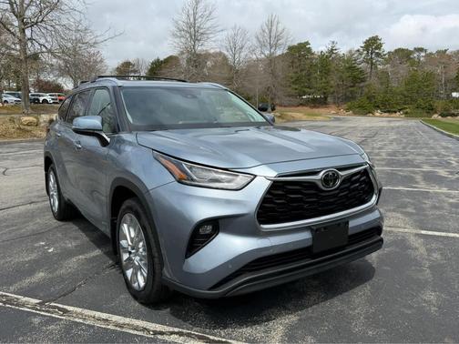 Moon Dust 2021 Toyota Highlander Limited