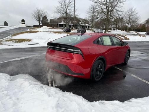 2026 Toyota Prius Plug-In Hybrid SE