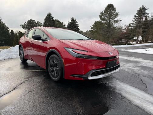 2026 Toyota Prius Plug-In Hybrid SE