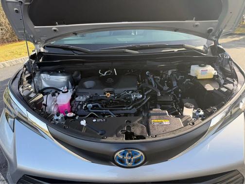 2024 Toyota Sienna LE