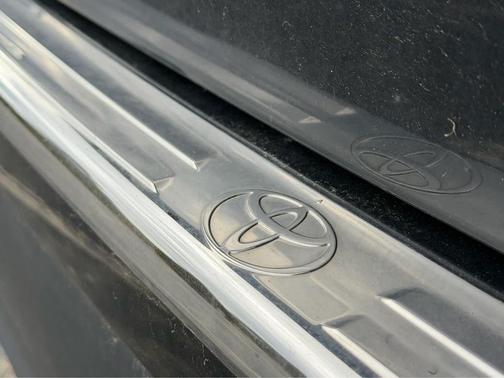 Midnight Black Metallic 2024 Toyota Highlander XLE