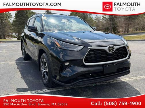 Midnight Black Metallic 2024 Toyota Highlander XLE