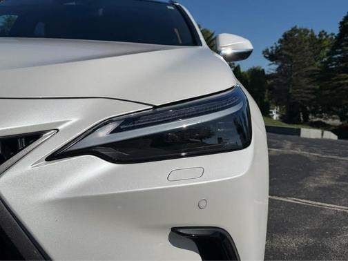 Eminent White Pearl 2025 Lexus NX 450h+ Luxury