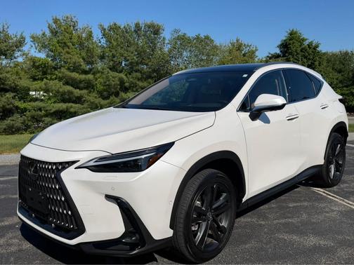 Eminent White Pearl 2025 Lexus NX 450h+ Luxury