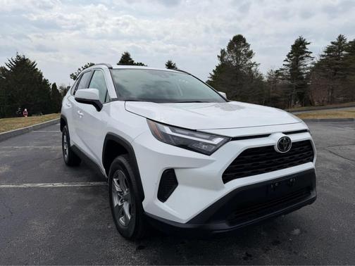 Ice Cap 2024 Toyota RAV4 XLE