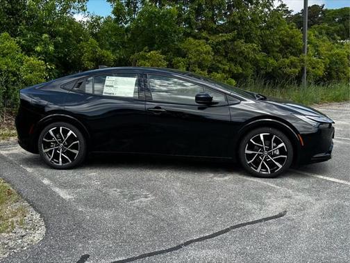 2025 Toyota Prius L