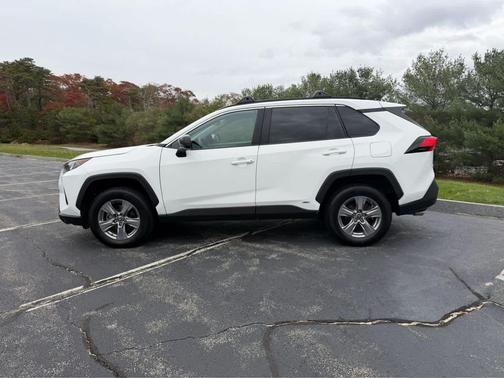 2022 Toyota RAV4 Hybrid LE