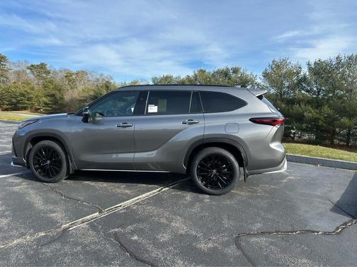 2026 Toyota Highlander XSE