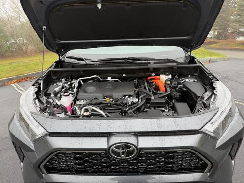 2025 Toyota RAV4 Hybrid SE