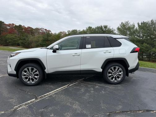 2025 Toyota RAV4 XLE Premium