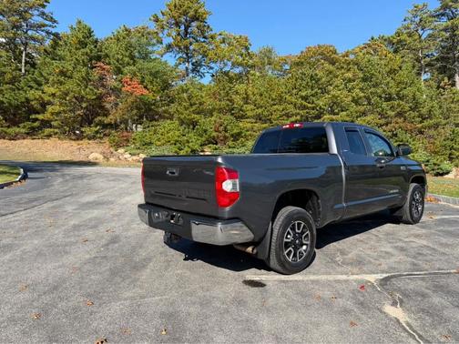 2017 Toyota Tundra SR5