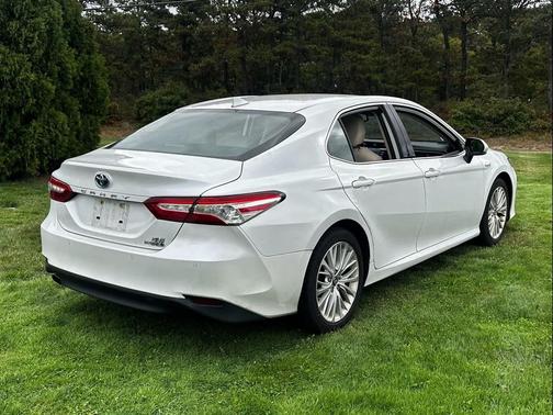 2019 Toyota Camry Hybrid XLE