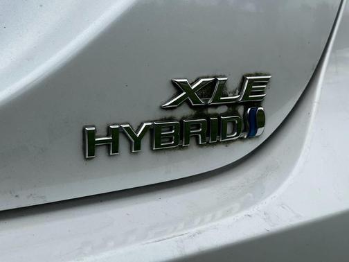 2019 Toyota Camry Hybrid XLE