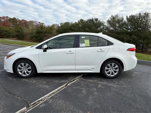 2026 Toyota Corolla Hybrid LE