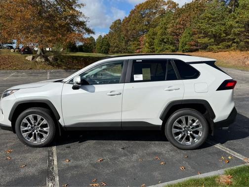 2025 Toyota RAV4 XLE Premium