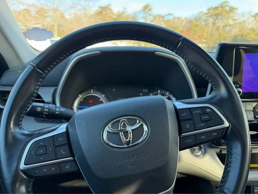 2023 Toyota Highlander Hybrid XLE