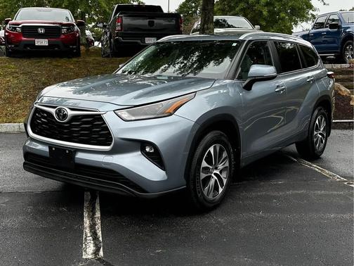 2024 Toyota Highlander XLE