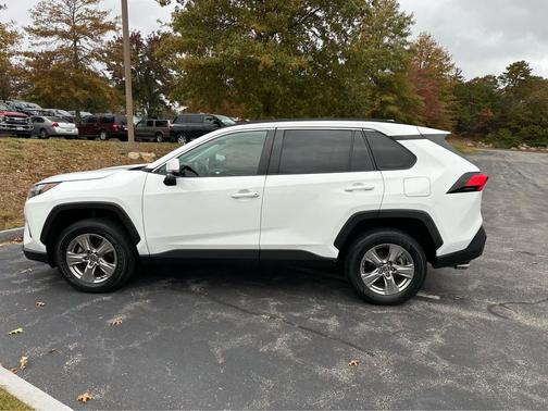 2022 Toyota RAV4 XLE