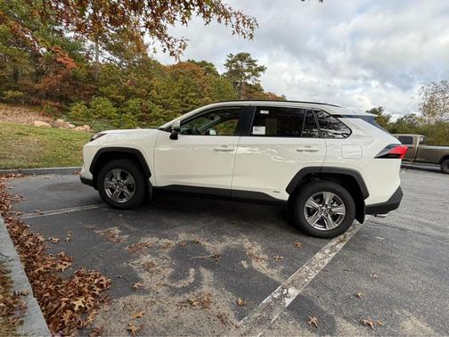 2025 Toyota RAV4 Hybrid XLE