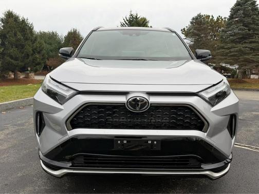 2025 Toyota RAV4 Hybrid SE