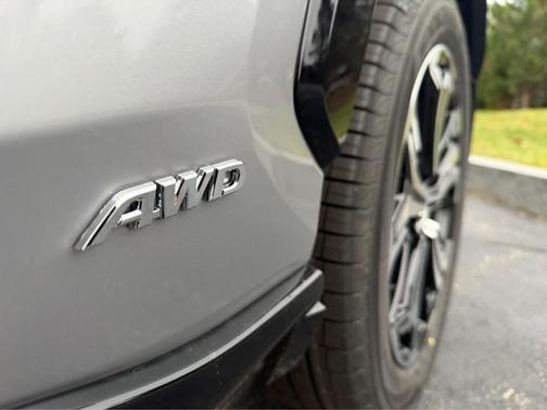 2025 Toyota RAV4 Hybrid SE