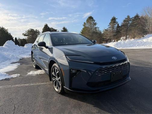 2025 Toyota Crown Signia XLE