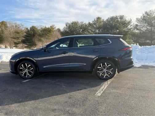 2025 Toyota Crown Signia XLE