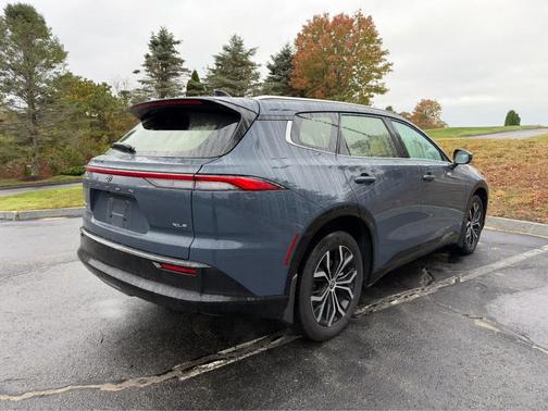 2025 Toyota Crown Signia XLE