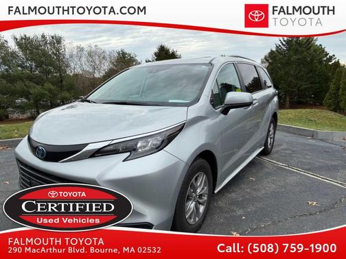 2024 Toyota Sienna LE