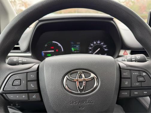 2024 Toyota Sienna LE