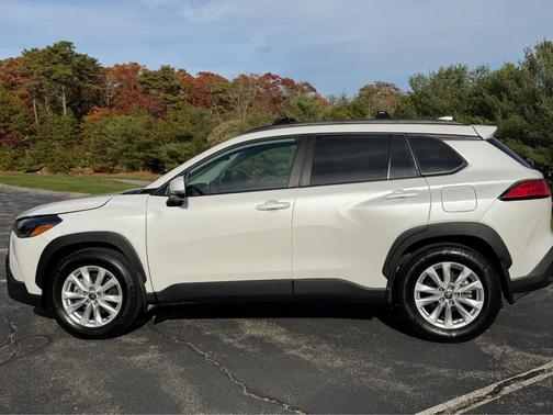 2024 Toyota Corolla Cross LE